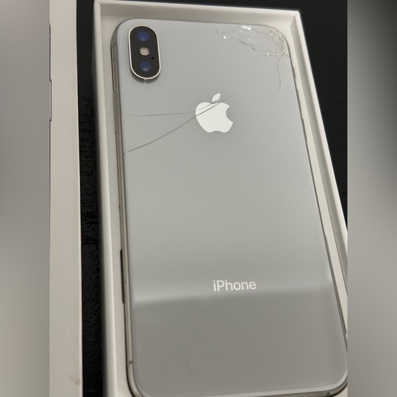 Apple IPhone X - Picture 2 of 5